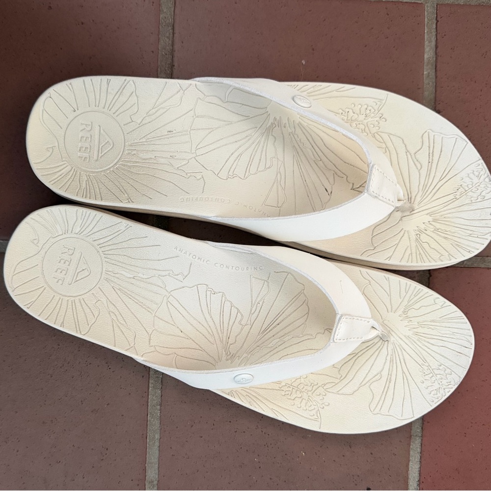 Reef Women’s Cream Floral Contour Sandals